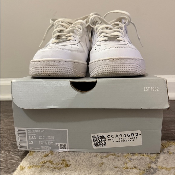 Air Force 1 - Picture 1 of 3